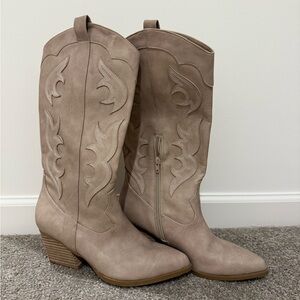 Dolce Vita Stylish Tan Western Boots for Women